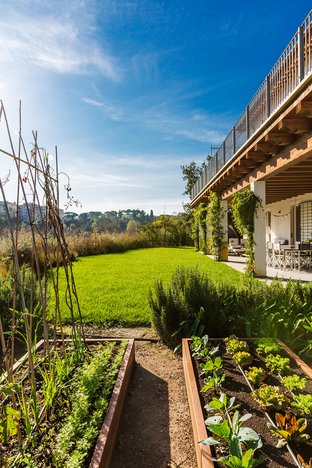 In the countryside in Rome: Alvisi Kirimoto designs the domestic landscape  of a farmhouse with a rock soul